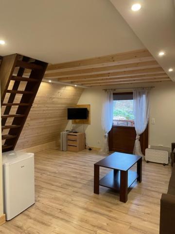 Domek Caloroczny Nad Zalewem U Podnoza Gor Stolowych Radkow Buitenkant foto
